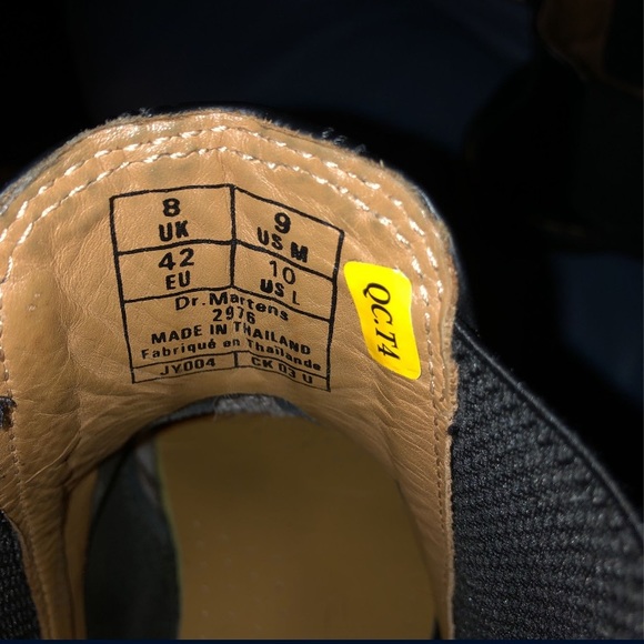 DOC MARTEN boots. - Picture 6 of 6